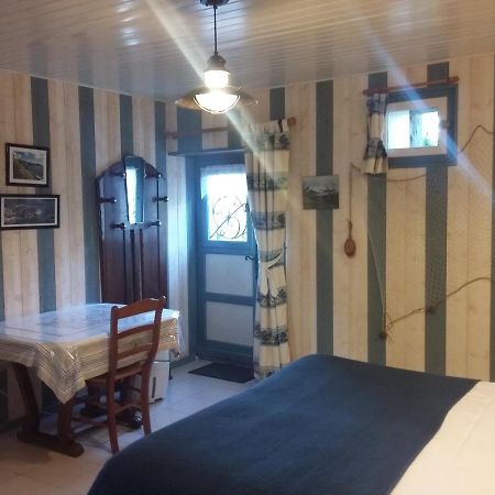 Bed and Breakfast Les Petites Chapelles Saint-Pierre-de-Plesguen Екстер'єр фото