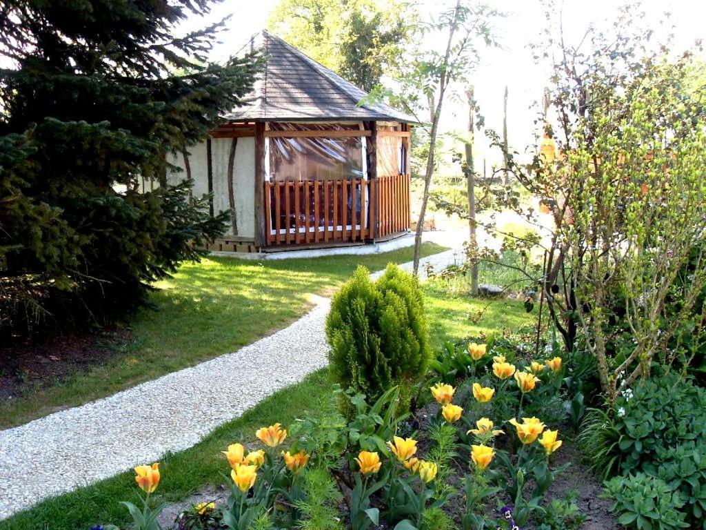 Bed and Breakfast Les Petites Chapelles Saint-Pierre-de-Plesguen Екстер'єр фото