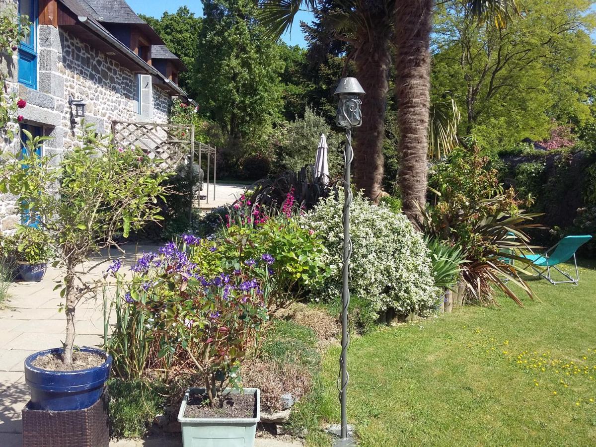 Bed and Breakfast Les Petites Chapelles Saint-Pierre-de-Plesguen Екстер'єр фото